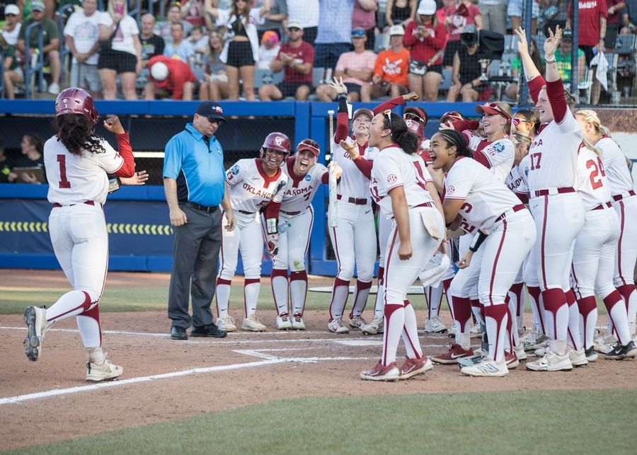 Cydney Sanders powers No. 2 Oklahoma past No. 16 Oregon