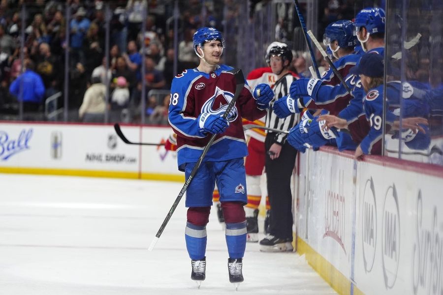 Avalanche eye top seed with struggling Canucks visiting