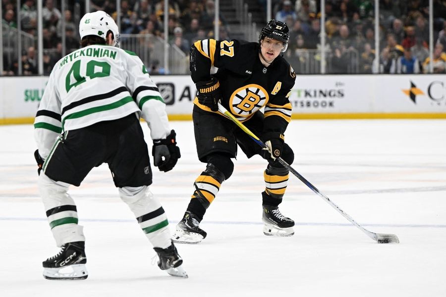 Viktor Arvidsson's hat trick helps Bruins beat Stars, extend surge
