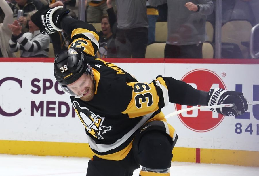 Ascending Penguins overpower slumping Red Wings