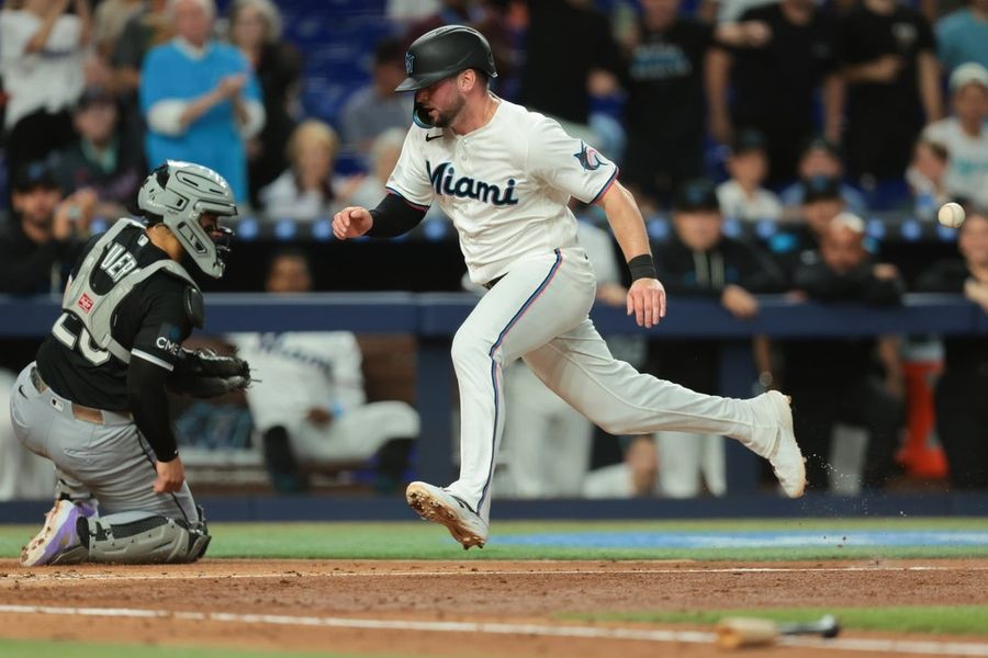 Marlins capitalize on White Sox errors in 9-2 romp