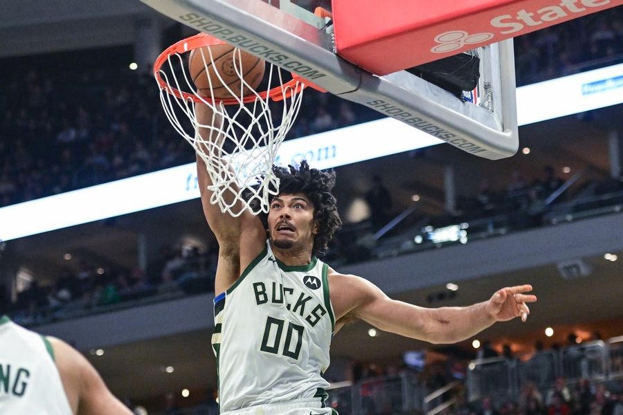 Bucks halt skid, beat Mavericks for 8th straight time