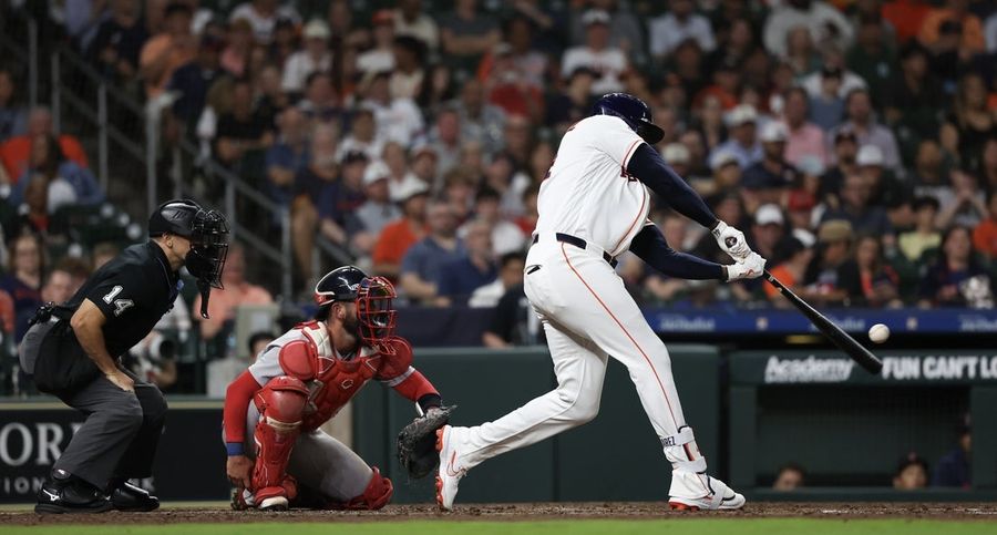 Astros down Red Sox for 4th straight win after 0-2 start