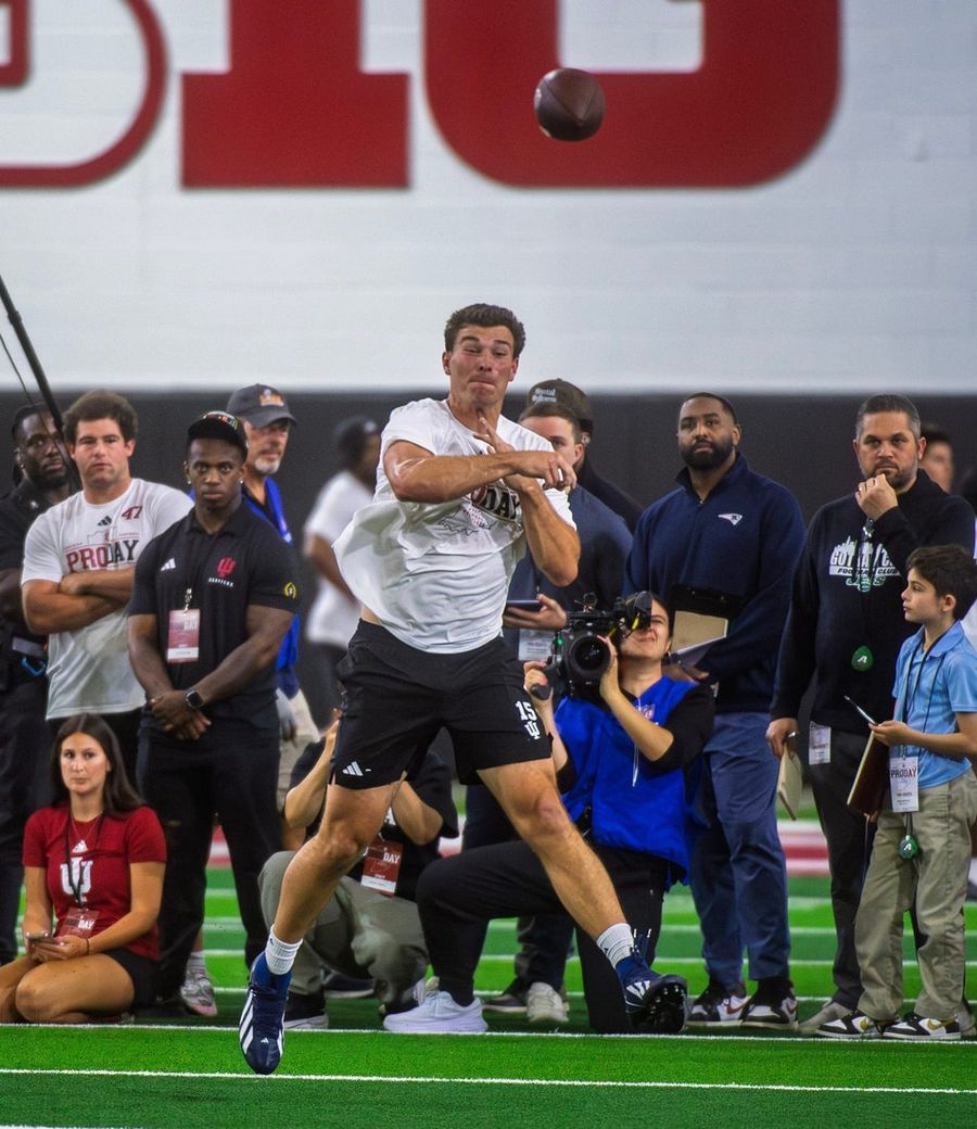 Indiana QB Fernando Mendoza shows NFL skills for Raiders, others at pro day