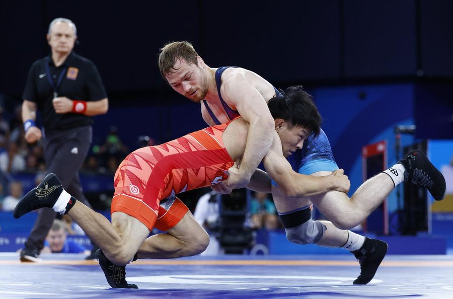 Japan captures two freestyle wrestling gold medals